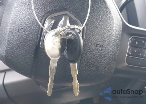 2013 Ram 1500 Express z USA, uszkodzony, nr VIN 1C6RR6FT5DS700521